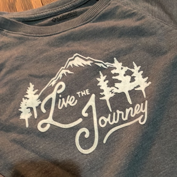 Columbia women’s medium crew neck, green/gray so comfortable live the journey - Picture 3 of 6